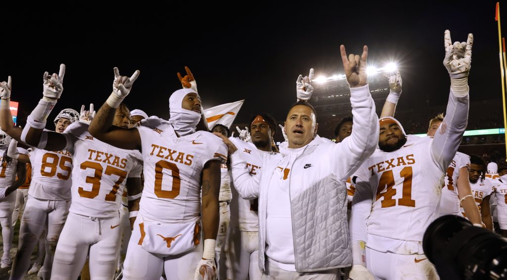 How To Bet On College Football: CFB Betting Guide